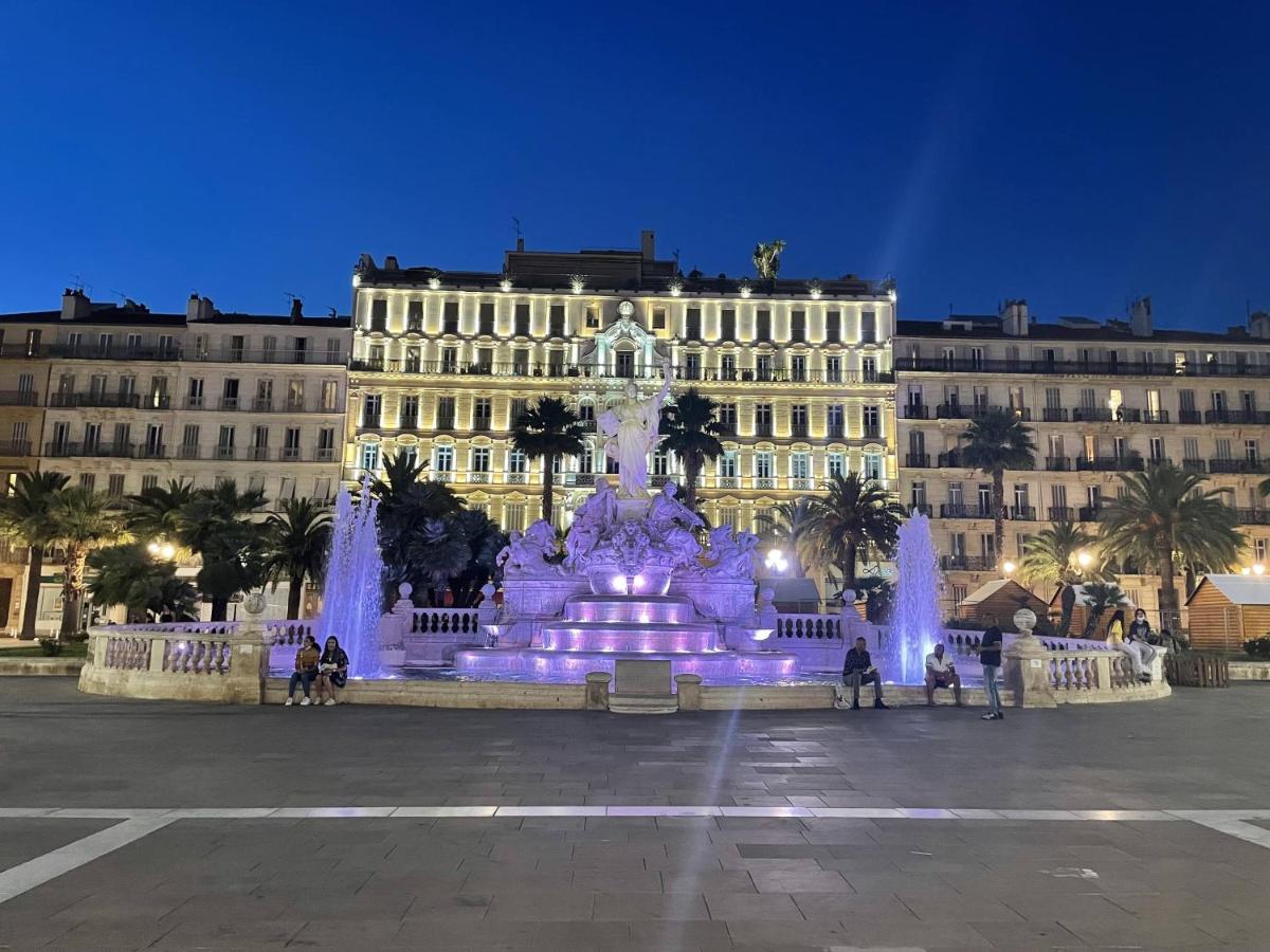 Appartement mignon calme douillet ascenseur clim étage élevé proche parking et toutes commodités au coeur du Toulon historique Esterno foto