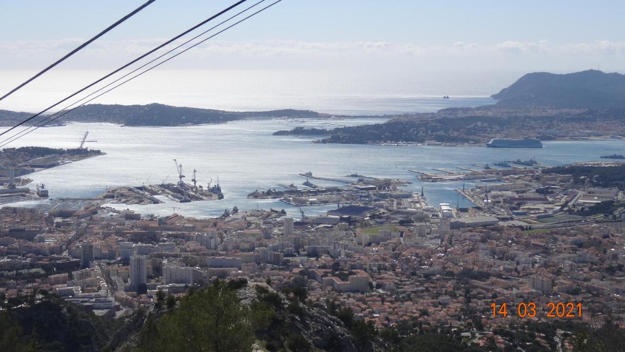 Appartement mignon calme douillet ascenseur clim étage élevé proche parking et toutes commodités au coeur du Toulon historique Esterno foto