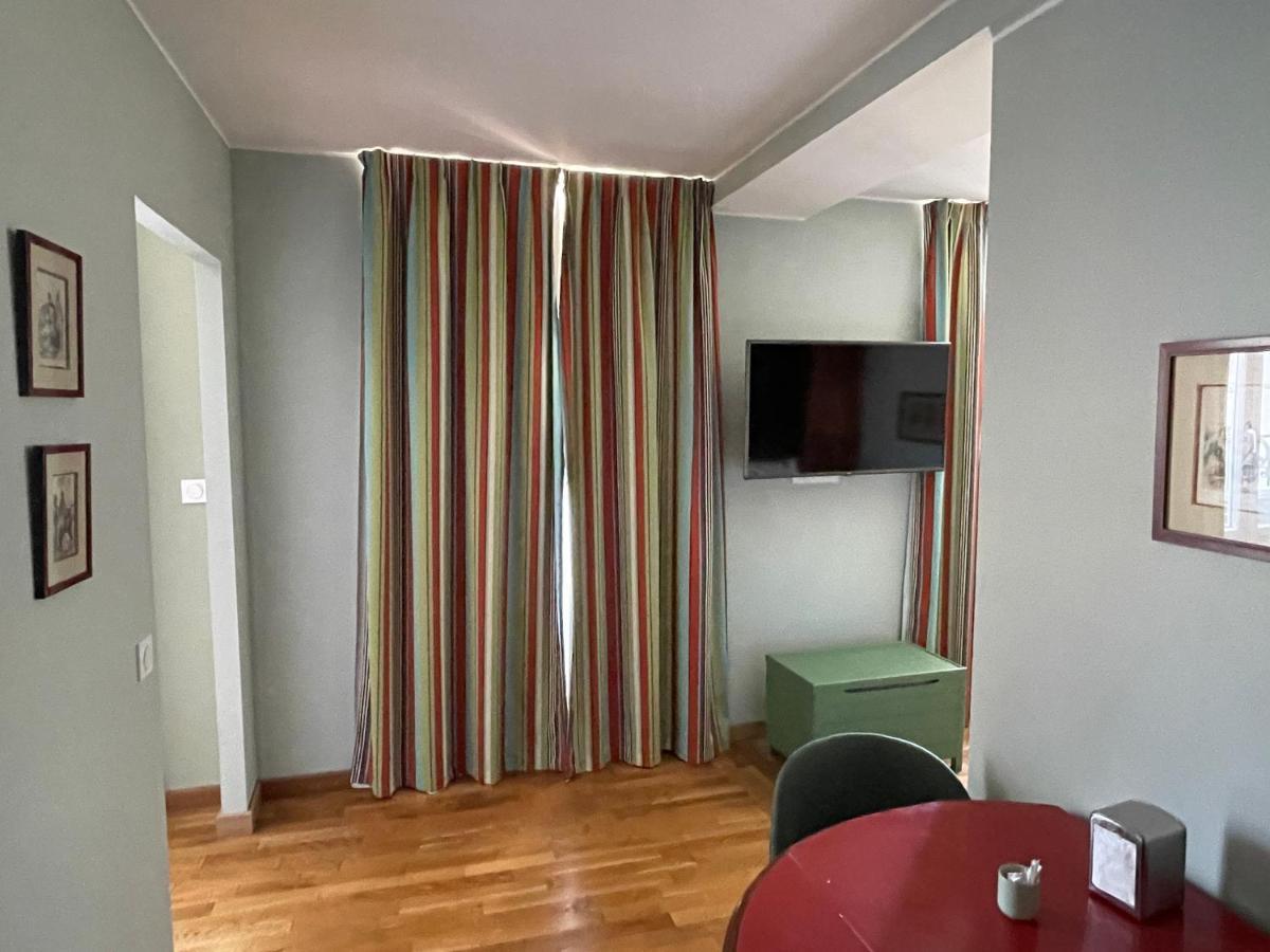 Appartement mignon calme douillet ascenseur clim étage élevé proche parking et toutes commodités au coeur du Toulon historique Esterno foto