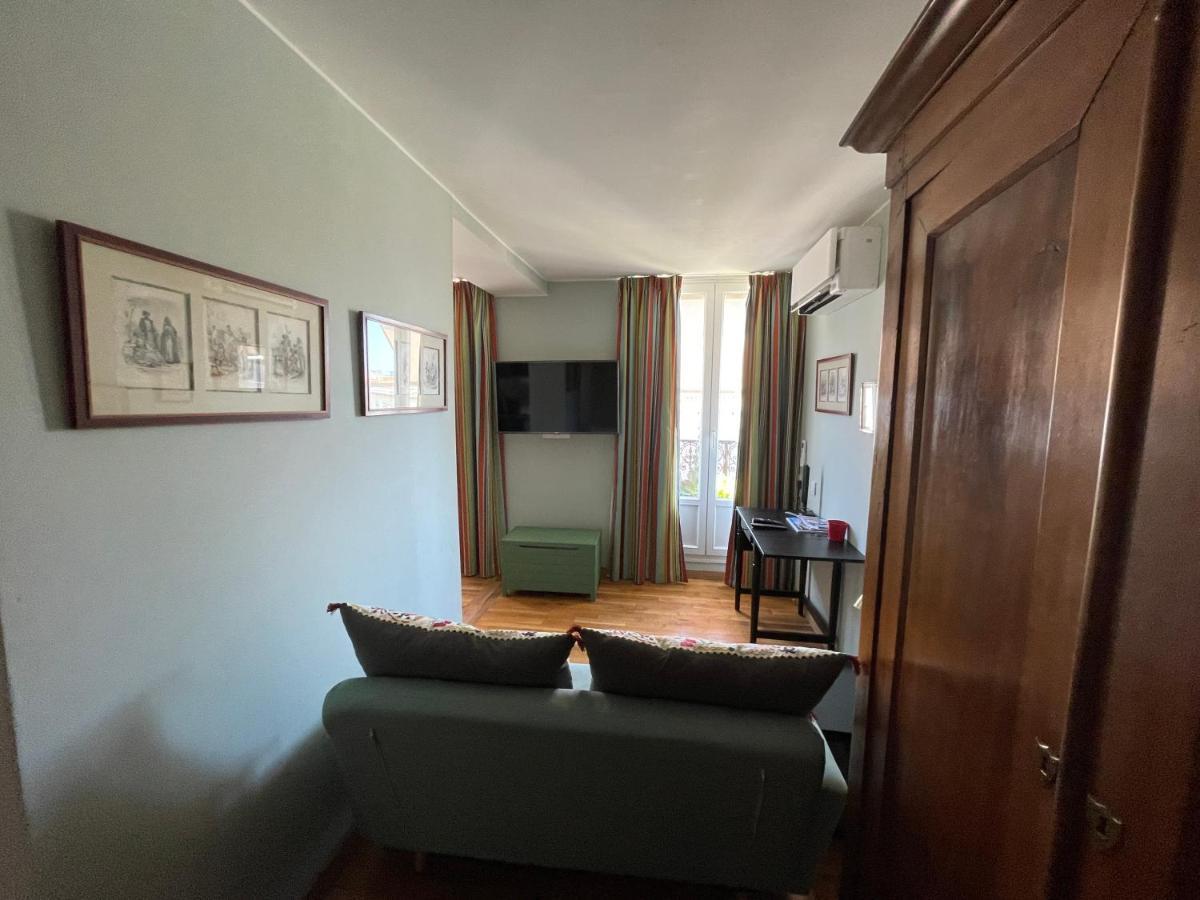 Appartement mignon calme douillet ascenseur clim étage élevé proche parking et toutes commodités au coeur du Toulon historique Esterno foto